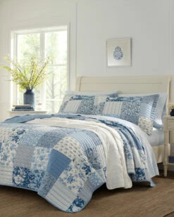 Laura Ashley Paisley Patchwork Quilt Set Home Comforters & Quilts